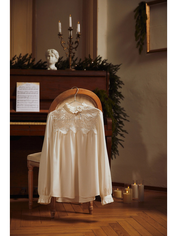 Moodo Бяла дамска блуза с дантела