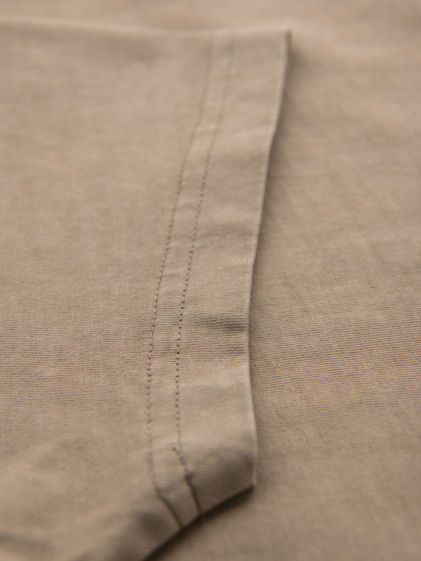 Ombre Clothing Памучна тениска с печат на гърдите и гърба - тъмно бежова