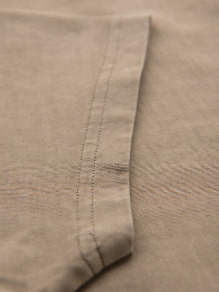 Ombre Clothing Памучна тениска с печат на гърдите и гърба - тъмно бежова