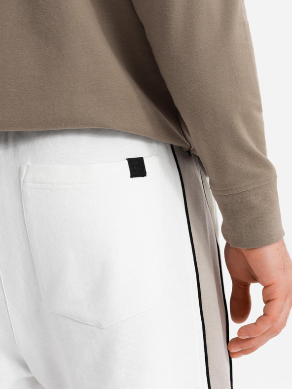 Ombre Clothing Мъжки къси суитшърт шорти с широки ивици - бяло