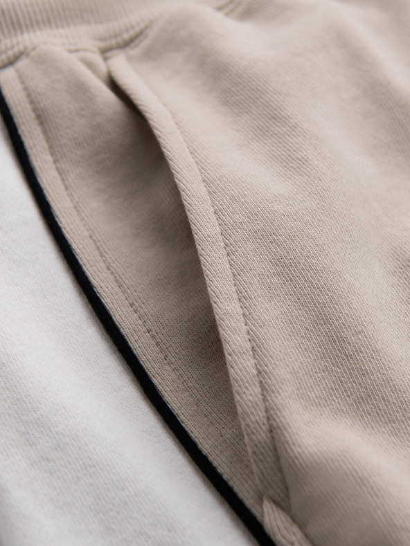 Ombre Clothing Мъжки къси суитшърт шорти с широки ивици - бежово