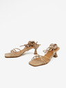 Ojju Бежови дамски сандали с дантела на ток OJJU