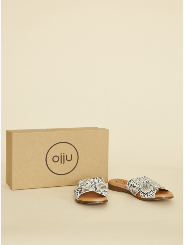 Ojju Сиви кожени чехли със змийска шарка OJJU