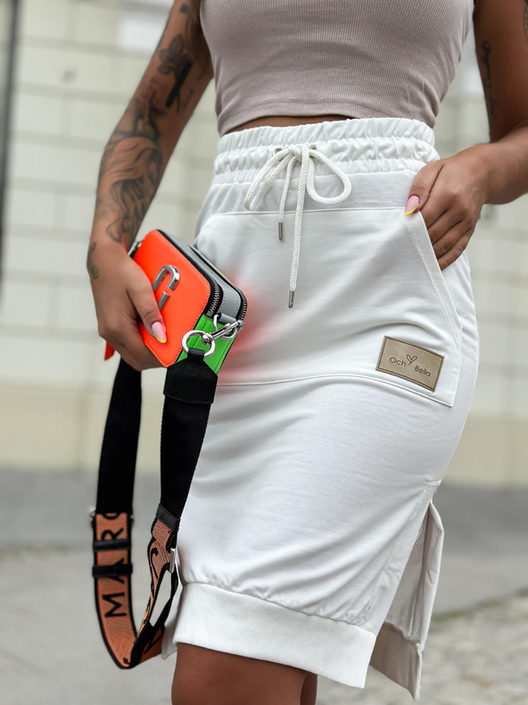 Edoti Спортна пола с джоб кенгуру - кремав цвят
