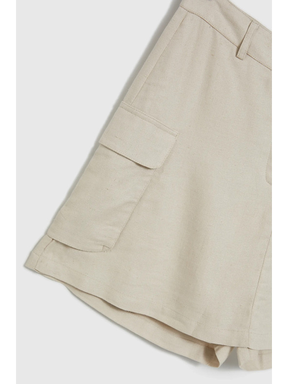 Moodo Кремави къси панталони с джобове