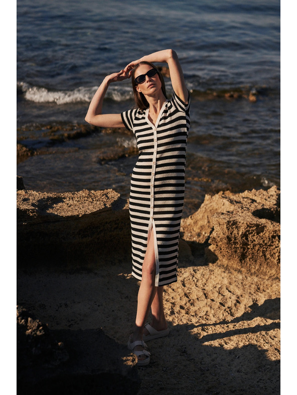 Moodo Раирани рокли