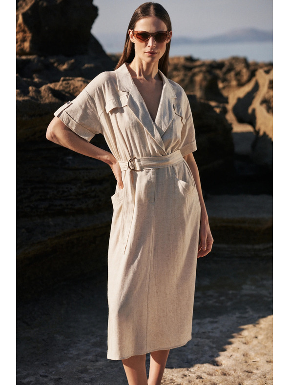 Moodo Бежова рокля с колан