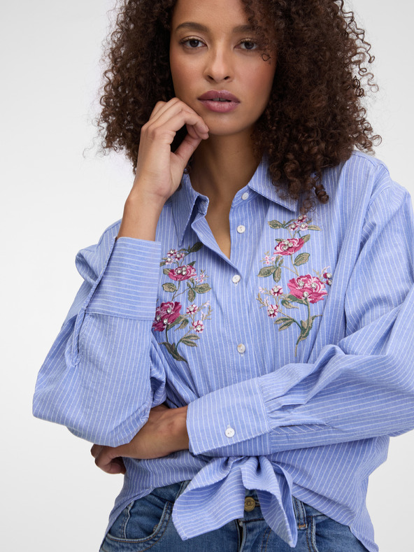 Orsay Светлосиня дамска риза с бродерия ORSAY