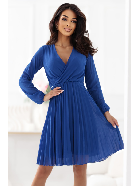 numoco Елегантна плисирана рокля ISABELLE с деколте и дълъг ръкав - тъмносиня