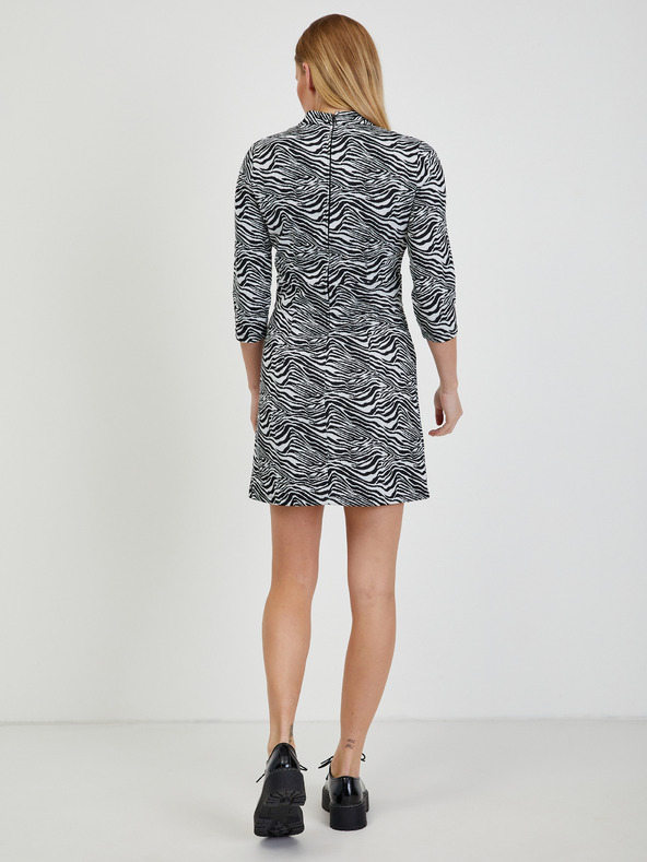 Orsay Черно-бяла дамска рокля с десен ORSAY