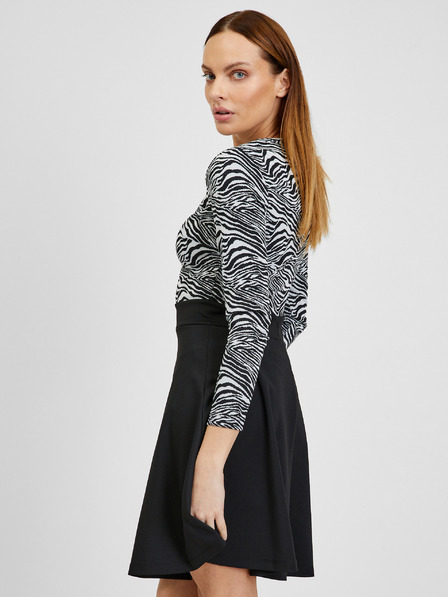 Orsay Бяло-черна дамска рокля с десен ORSAY