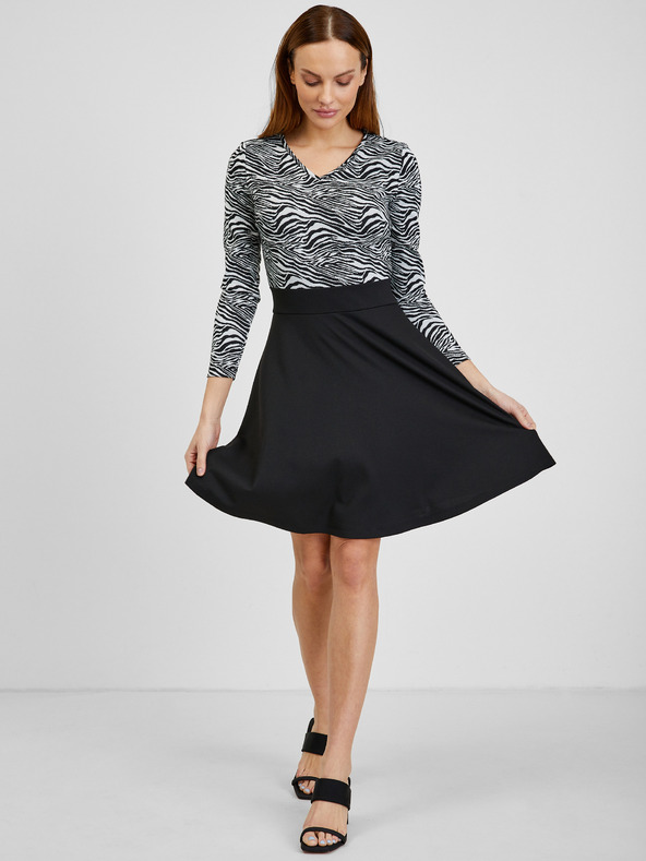 Orsay Бяло-черна дамска рокля с десен ORSAY