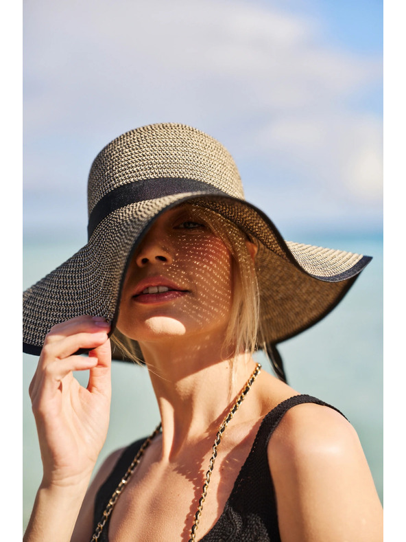 Moodo Дамска шапка Moodo - черна