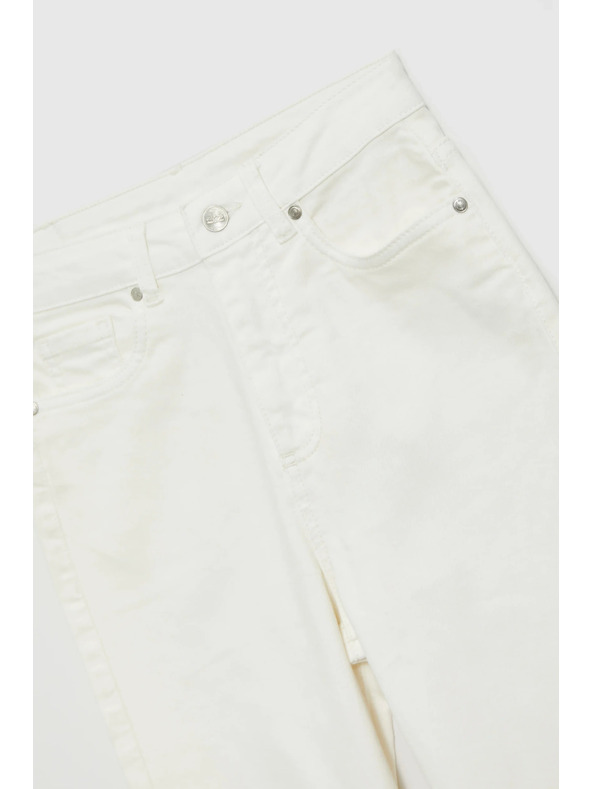Moodo Бели дамски скъсени дънки