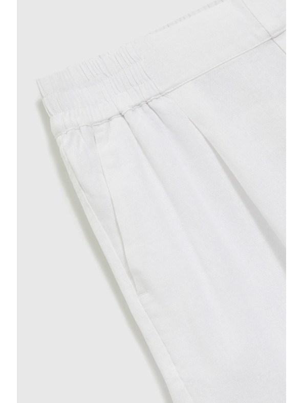 Moodo Дамски къси панталони Moodo - бели