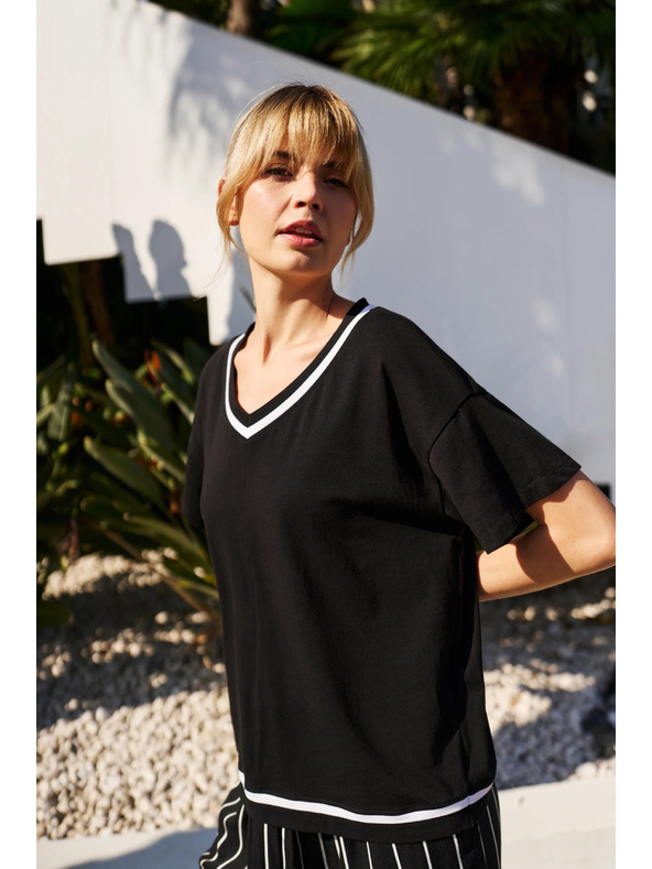 Moodo Дамска тениска Moodo – черна