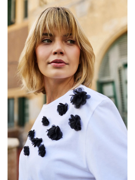 Moodo Бяла блуза с черни цветя
