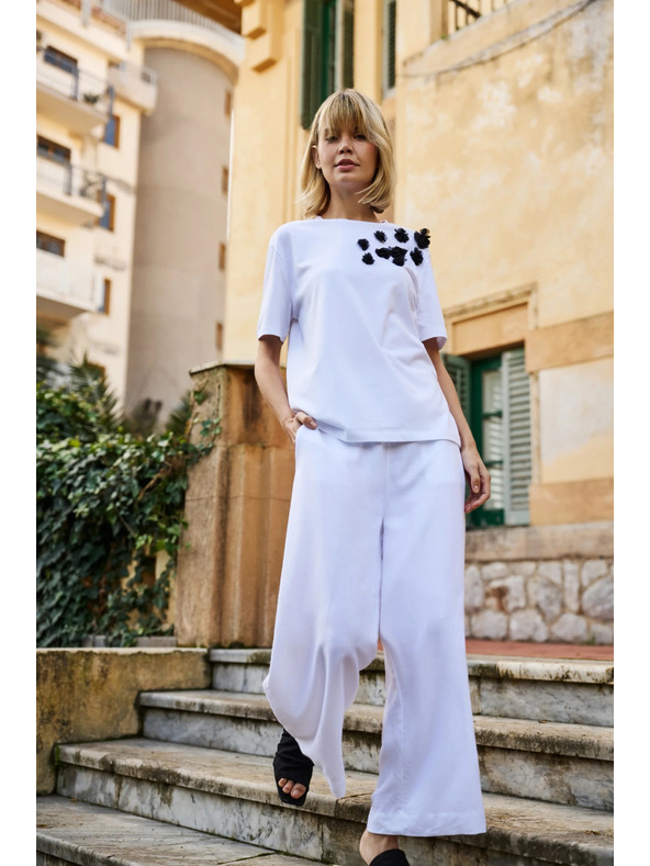 Moodo Бяла блуза с черни цветя