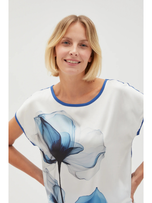 Moodo Дамска бяла блуза със сини цветя
