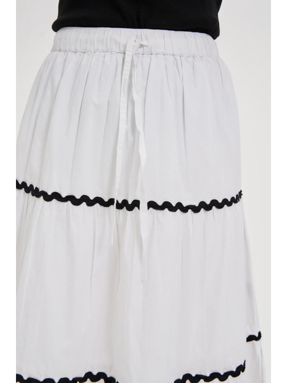 Moodo Дамска пола Moodo - бяла