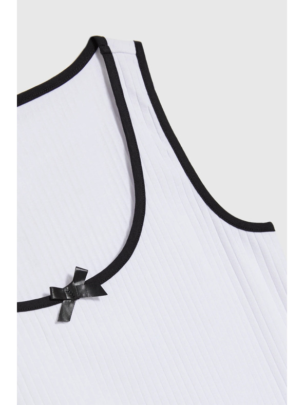 Moodo Дамски бял потник с черен кант