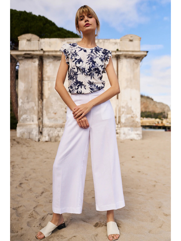 Moodo Дамска тениска Moodo – бяла с сини цветя