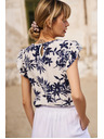 Moodo Дамска тениска Moodo – бяла с сини цветя