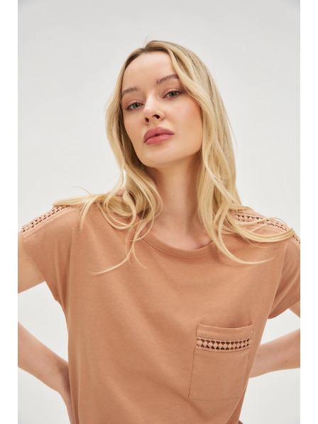 Moodo Дамска тениска с джоб Moodo – тъмнокафява