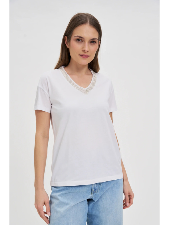Moodo Дамска тениска с декориран деколте – бяла