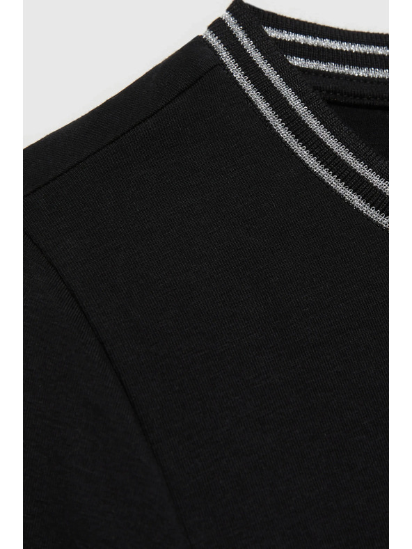 Moodo Черен топ с контрастен кант Moodo