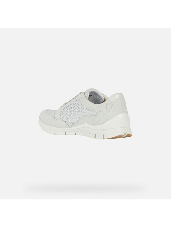 Geox Бели дамски маратонки Geox Sukie