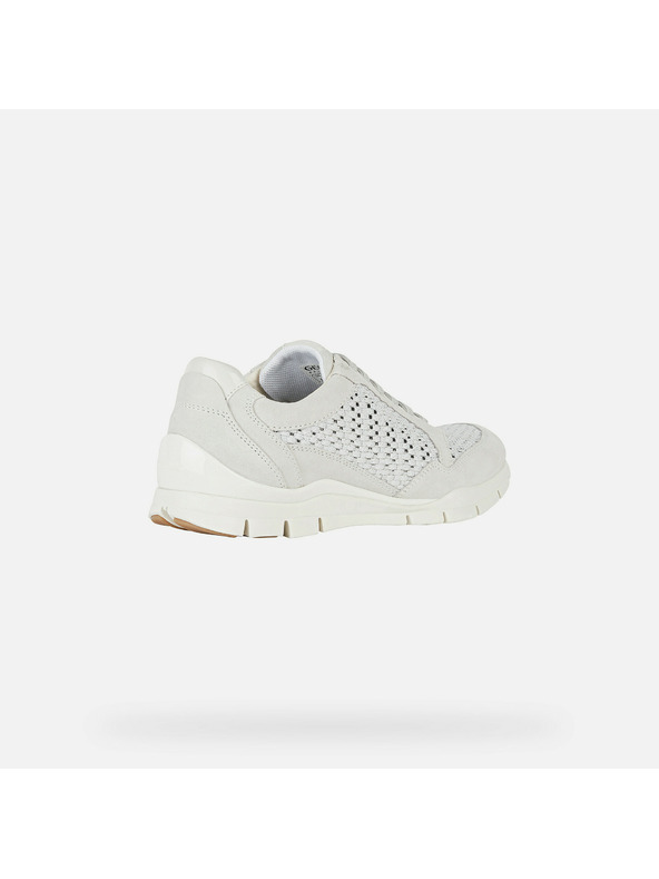 Geox Бели дамски маратонки Geox Sukie