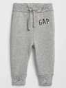 GAP Бебешки спортни панталони с лого GAP