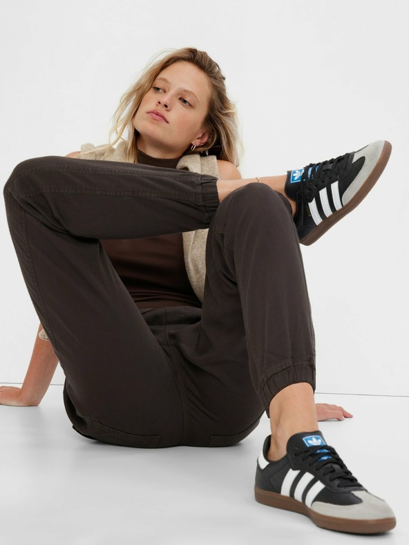 GAP Панталони joggers GAP