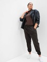 GAP Панталони joggers GAP