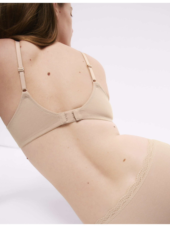 Marks & Spencer Комплект от три дамски сутиена с подплънки в бежово, бяло и черно Marks & Spencer