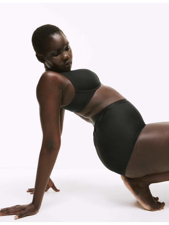 Marks & Spencer Силно оформящи безшевни бикини Body Define™ Marks & Spencer в черно