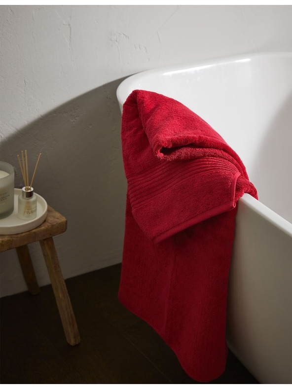 Marks & Spencer Луксозна хавлия от египетски памук Marks & Spencer червена