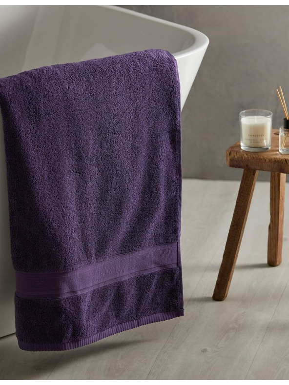 Marks & Spencer Извънредно нежна антибактериална хавлия от чист памук Marks & Spencer лилава