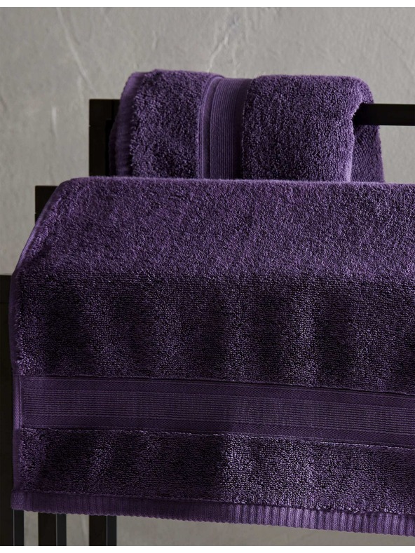 Marks & Spencer Извънредно нежна антибактериална хавлия от чист памук Marks & Spencer лилава