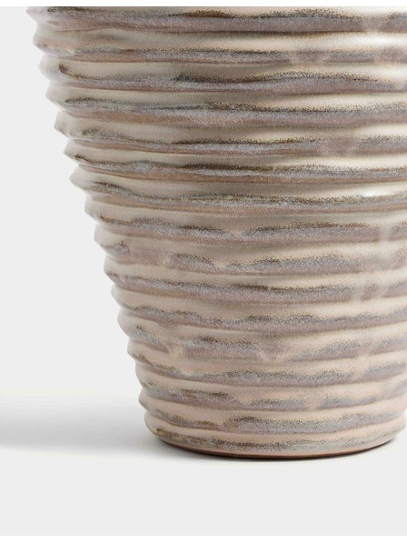 Marks & Spencer Средно голяма керамична ваза с линейно ребрене Marks & Spencer сметанова