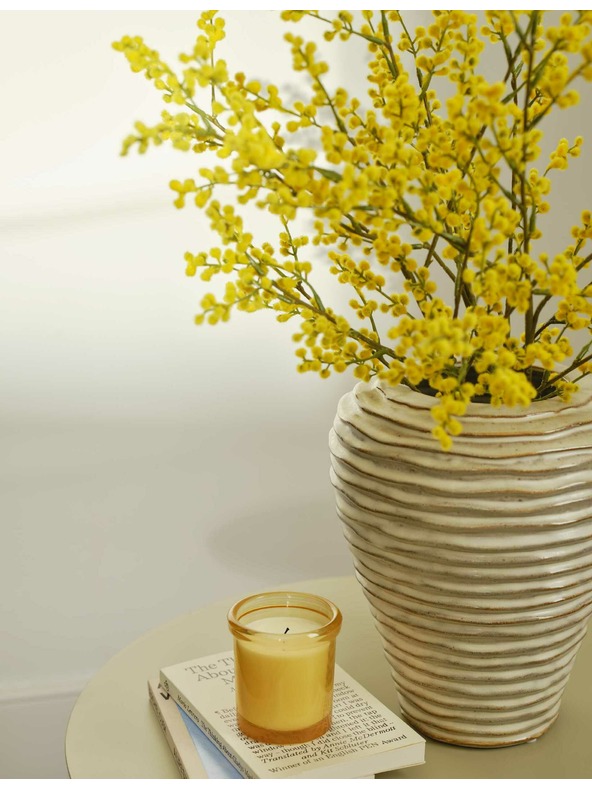 Marks & Spencer Средно голяма керамична ваза с линейно ребрене Marks & Spencer сметанова