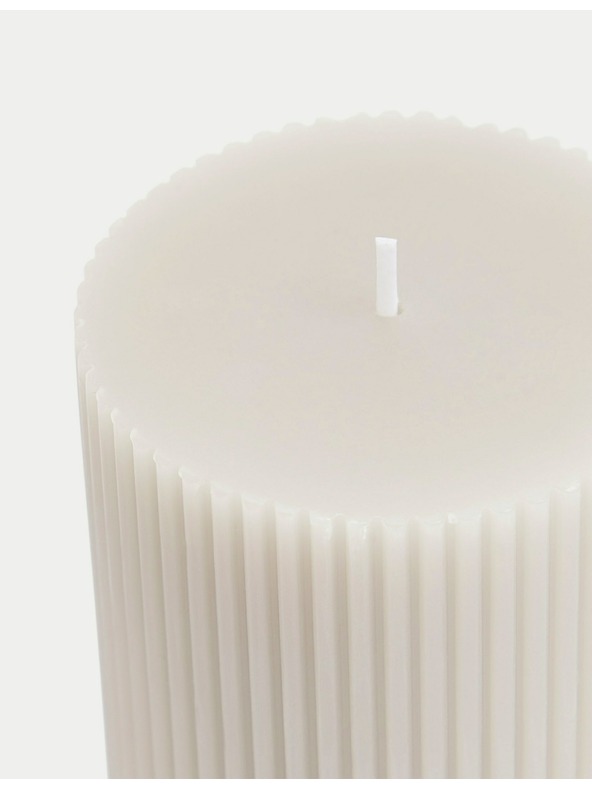 Marks & Spencer Релефна стълбова свещ Marks & Spencer сива