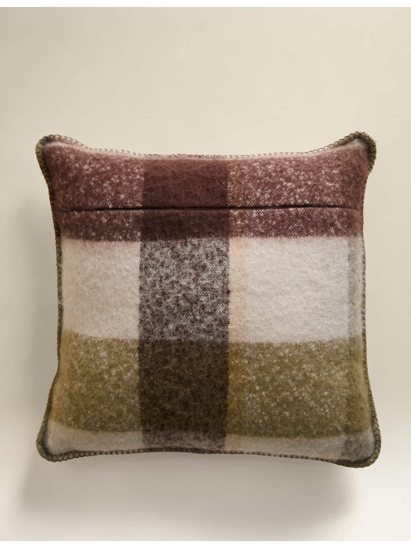 Marks & Spencer Карирана възглавница от изкуствен чесан мохер Marks & Spencer зелена