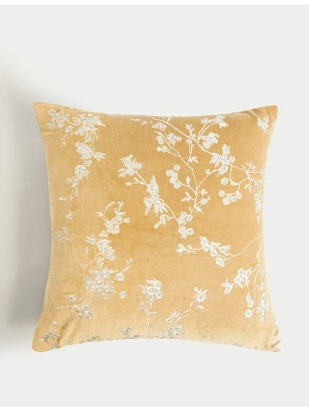 Marks & Spencer Кадифена възглавница с бродирани черешови цветове Marks & Spencer златиста