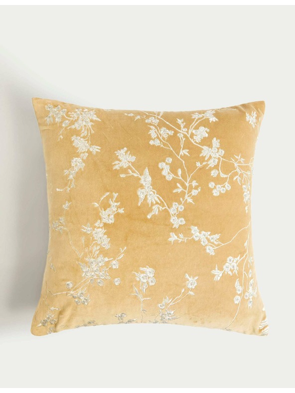 Marks & Spencer Кадифена възглавница с бродирани черешови цветове Marks & Spencer златиста