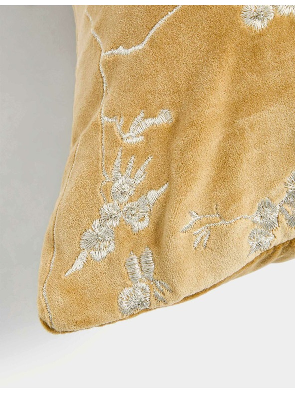 Marks & Spencer Кадифена възглавница с бродирани черешови цветове Marks & Spencer златиста