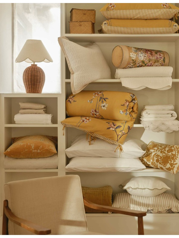 Marks & Spencer Възглавка от ленена смес с цветен бродиран десен Marks & Spencer златиста