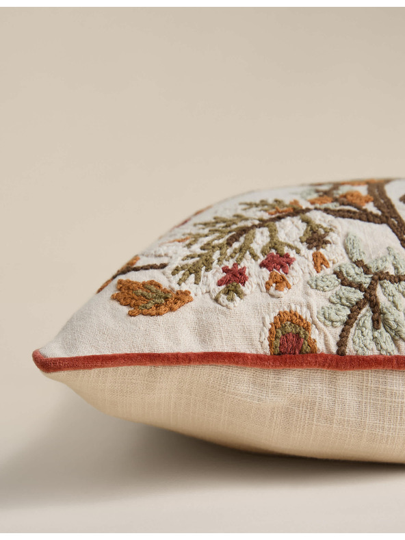 Marks & Spencer Възглавница от чиста памучна материя с цветна бродерия Marks & Spencer екрю