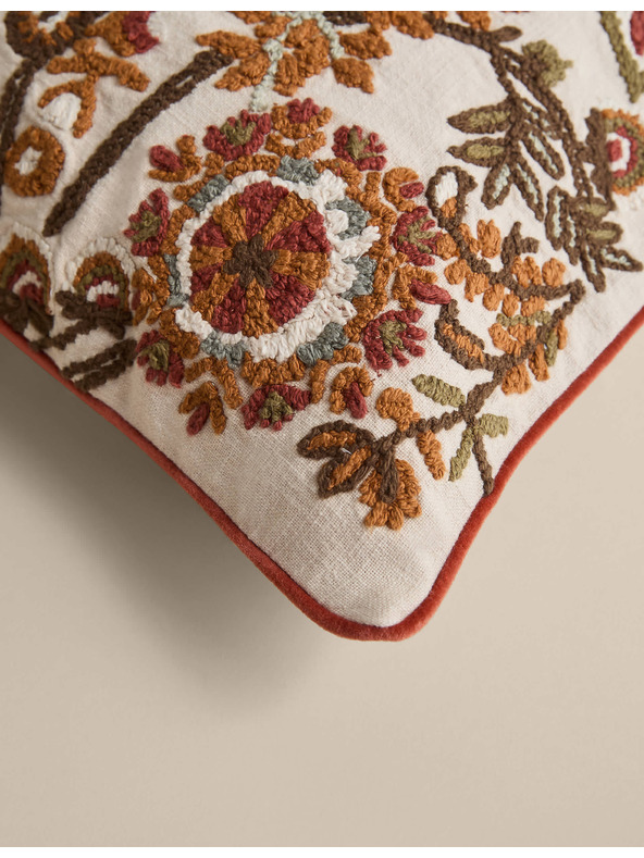 Marks & Spencer Възглавница от чиста памучна материя с цветна бродерия Marks & Spencer екрю